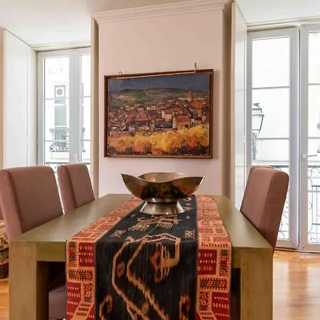 Historical 3 Bedroom Duplex In Lägenhet *