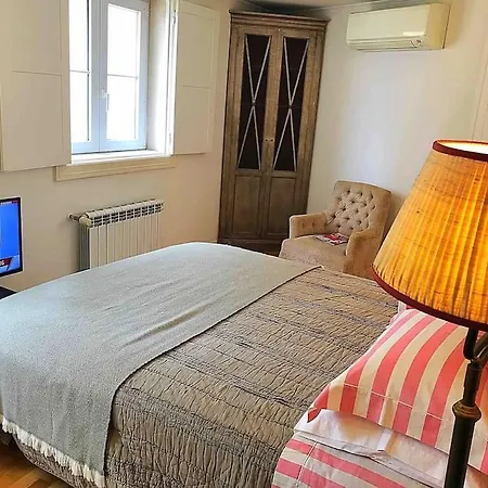 Historical 3 Bedroom Duplex In Lisbona