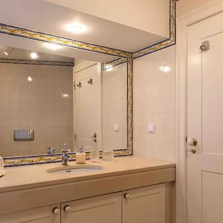 Historical 3 Bedroom Duplex In Apartament *
