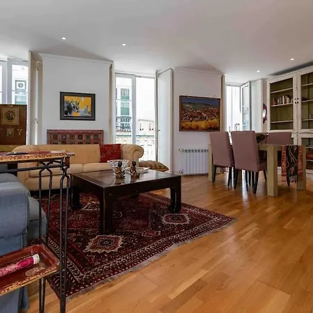 Historical 3 Bedroom Duplex In Apartament Lizbona
