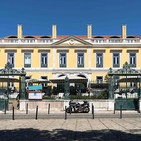 Historical 3 Bedroom Duplex In Lizbona