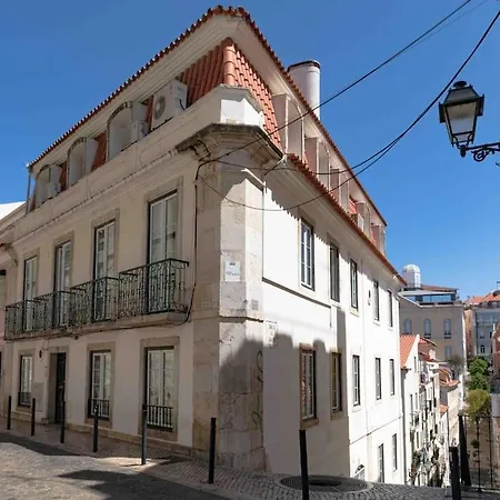 Historical 3 Bedroom Duplex In Lizbona