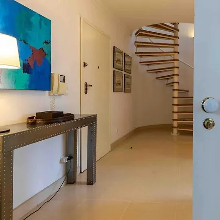 Historical 3 Bedroom Duplex In Apartament *