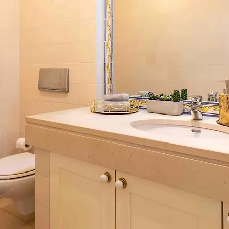 Appartement Historical 3 Bedroom Duplex In